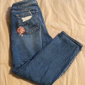 Silver Jeans Mazy Slim Crop with Flowers - Sz 8